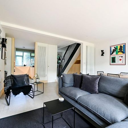 Appartamento Guestready - Bold Modernity Near Kennington Park Londra Esterno foto