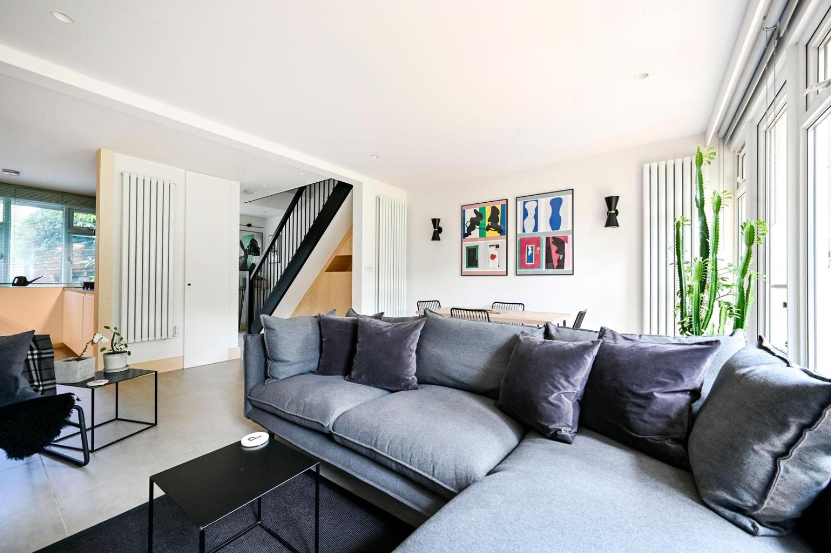 Appartamento Guestready - Bold Modernity Near Kennington Park Londra Esterno foto