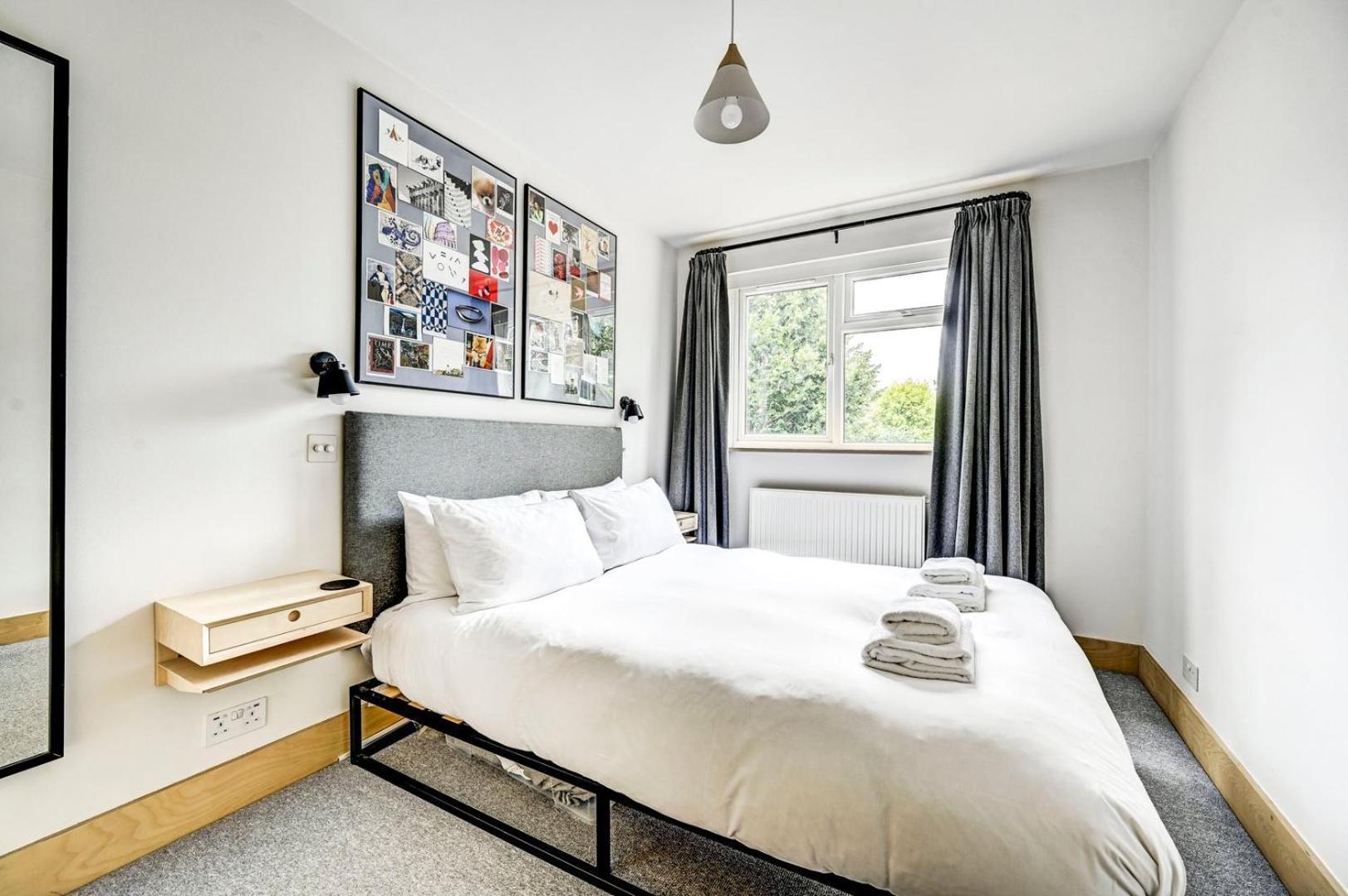 Appartamento Guestready - Bold Modernity Near Kennington Park Londra Esterno foto